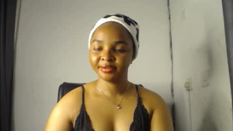 Snapshot of sexy_ebonygirl_ chatting on February 2026 07:54:01 PM Clara online show from February 2026 07:54:01 PM