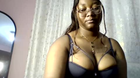 Snapshot of sexy_helle chatting on June 2026 07:56:01 PM sexy_helle online show from June 2026 07:56:01 PM