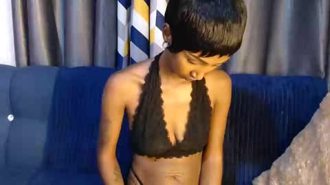 larisa online show from December 2024 11:01:02 PM