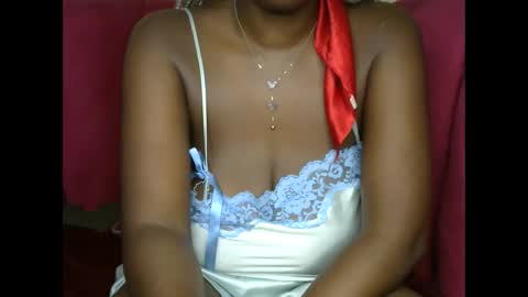 Luna online show from November 2025 08:41:01 PM