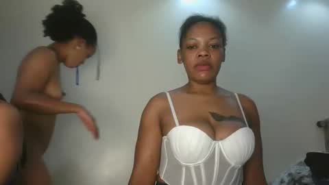 sexy_lyna online show from February 2026 04:25:01 PM