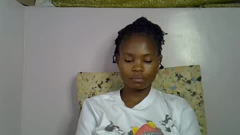 Snapshot of sexy_molyne chatting on February 2026 02:01:02 AM Molyne online show from February 2026 02:01:02 AM