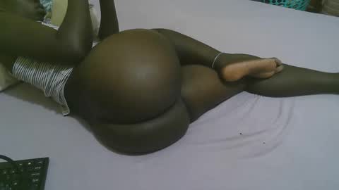 Snapshot of sexy_quincy1 chatting on February 2025 06:43:02 PM Sexy Quincy online show from February 2025 06:43:02 PM