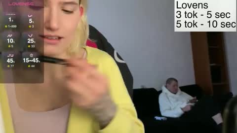 Snapshot of sexy_sweets chatting on December 2025 11:48:02 AM Sexy-Sweets online show from December 2025 11:48:02 AM