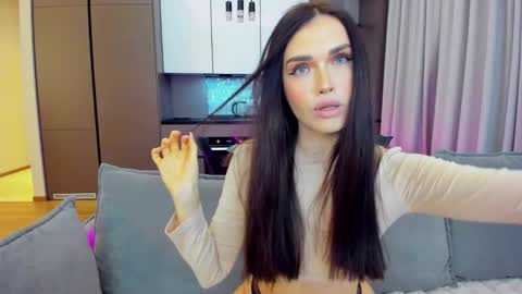 Snapshot of sexyangeloux chatting on December 2024 08:06:02 PM Lou online show from December 2024 08:06:02 PM