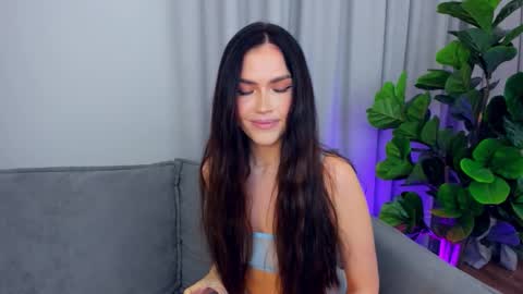 Snapshot of sexyangeloux chatting on October 2025 09:13:02 PM Lou online show from October 2025 09:13:02 PM