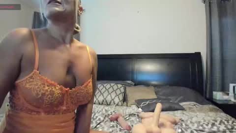 Snapshot of sexybeachmom chatting on October 2025 10:32:02 PM sexybeachmom online show from October 2025 10:32:02 PM