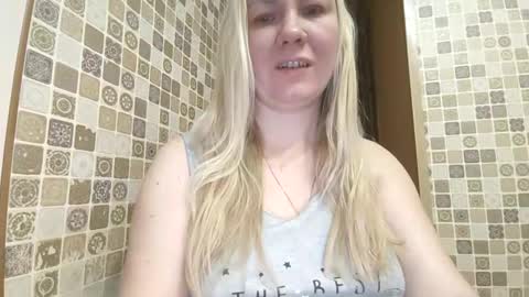 Snapshot of sexyblondebush chatting on January 2025 06:58:02 AM Lana online show from January 2025 06:58:02 AM