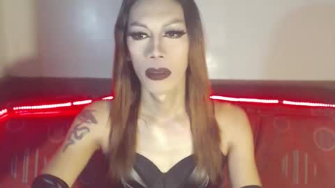 Snapshot of sexydevine_34 chatting on March 2026 05:15:01 PM Devine online show from March 2026 05:15:01 PM