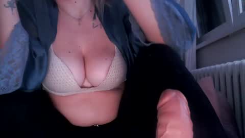 Snapshot of sexyella25 chatting on January 2025 08:35:02 PM .... ............ Onlyfans online show from January 2025 08:35:02 PM