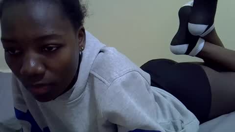 sexyghurl12 online show from October 2025 06:22:02 AM