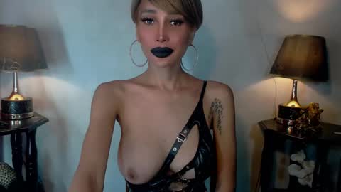 Queen Sofia online show from May 2026 03:01:02 AM