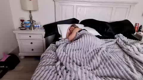 Snapshot of sexymilf3434 chatting on February 2026 12:01:02 PM Sara online show from February 2026 12:01:02 PM