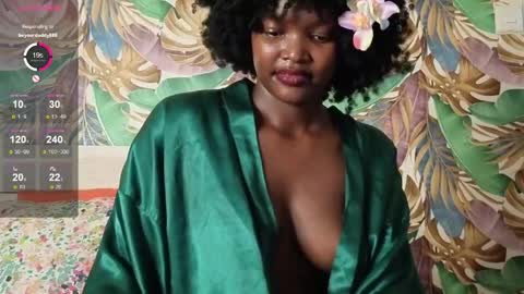Snapshot of sexypetite_lee chatting on May 2026 12:41:01 AM Lee online show from May 2026 12:41:01 AM