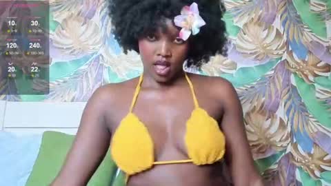 Snapshot of sexypetite_lee chatting on June 2026 01:54:02 PM Lee online show from June 2026 01:54:02 PM