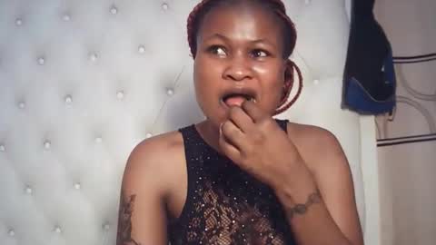 queenivy online show from December 2025 12:26:02 AM