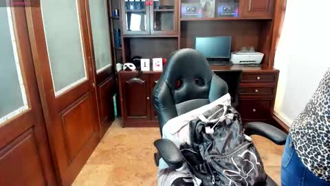 R A C H E L online show from November 2025 12:20:01 PM