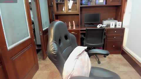 R A C H E L online show from November 2025 12:18:01 PM