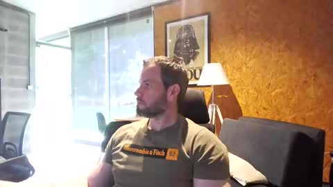 shad0w_hunter online show from November 2025 02:28:01 PM