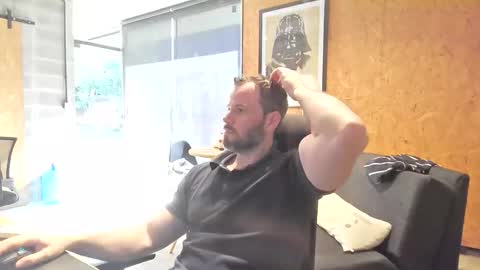 shad0w_hunter online show from April 2026 06:06:01 PM