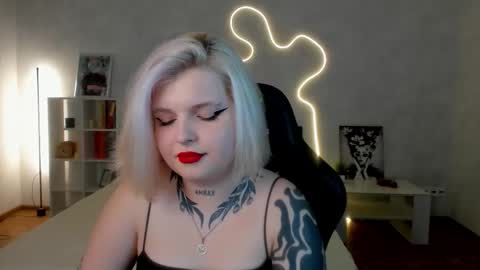 Lana online show from November 2025 07:39:01 AM