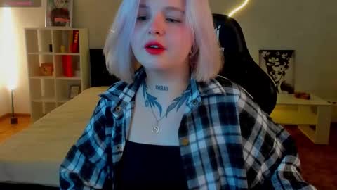 Lana online show from November 2025 01:37:02 AM