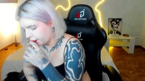 Lana online show from December 2025 01:32:01 AM