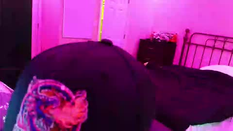 ShadowPaw online show from November 2025 08:53:02 PM