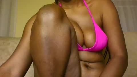 Snapshot of shake_cockonme18 chatting on January 2025 12:06:01 AM Bee online show from January 2025 12:06:01 AM