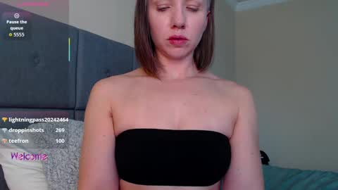 Shalynn online show from September 2025 06:22:02 PM