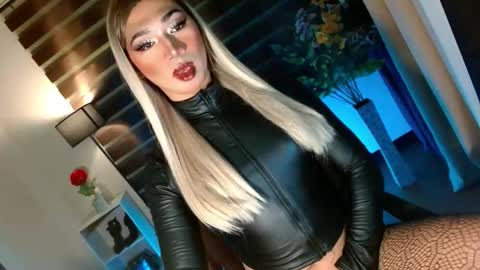 MISS SHANE online show from October 2025 07:30:01 AM