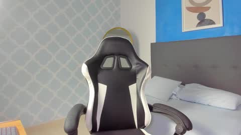 Shanel online show from November 2025 12:05:01 PM