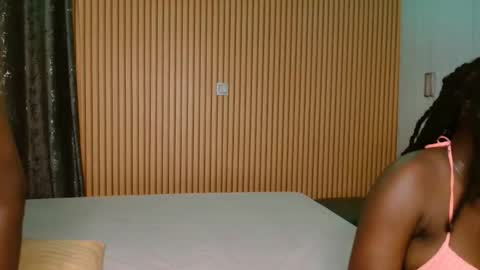 Shaniz online show from November 2025 03:56:01 PM