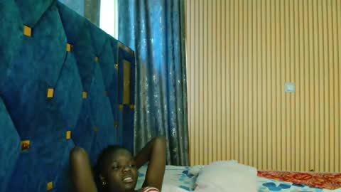 Shaniz online show from November 2025 04:13:01 AM