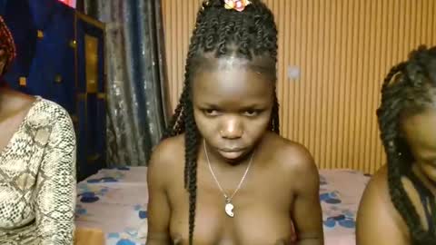 Shaniz online show from November 2025 03:06:02 PM