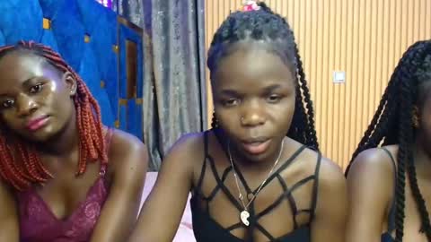 Shaniz online show from November 2025 04:40:02 PM