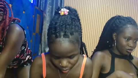 Shaniz online show from November 2025 05:14:02 PM