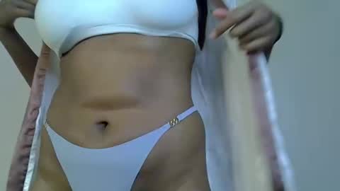 Snapshot of shanizzz chatting on November 2025 04:00:01 AM shanizz online show from November 2025 04:00:01 AM