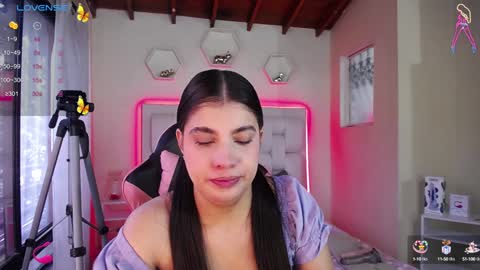 Snapshot of shannakendall chatting on January 2025 01:11:01 PM Shana online show from January 2025 01:11:01 PM