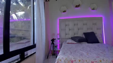 Snapshot of shannakendall chatting on February 2025 01:06:01 PM Shana online show from February 2025 01:06:01 PM