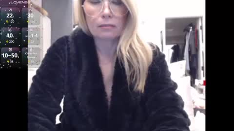 Snapshot of shannon07 chatting on October 2025 03:49:01 AM Shannon07 online show from October 2025 03:49:01 AM