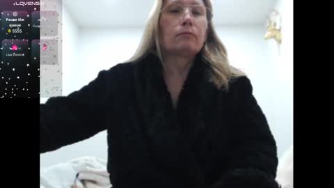 Snapshot of shannon07 chatting on June 2026 01:28:02 AM Shannon07 online show from June 2026 01:28:02 AM