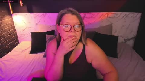 Shannon online show from November 2025 01:01:02 PM