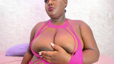 Shantal online show from October 2025 01:17:02 AM