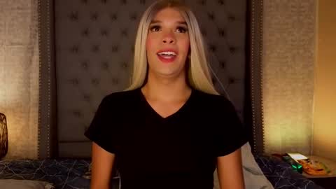 Snapshot of shantaljoness chatting on September 2025 08:53:02 PM Shantal Jones online show from September 2025 08:53:02 PM