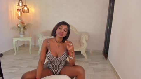 ShantallKnowles online show from January 2025 12:48:01 PM