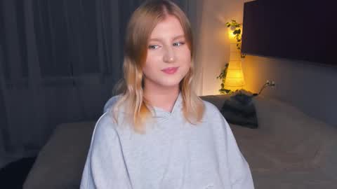 Polly online show from October 2025 09:16:02 PM