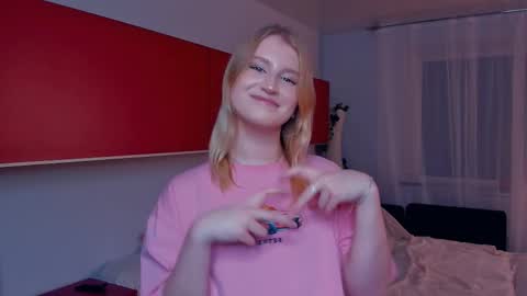 Polly online show from November 2025 09:15:01 PM