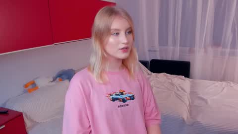 Polly online show from November 2025 06:30:02 PM