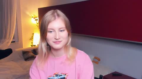 Polly online show from November 2025 08:52:01 PM